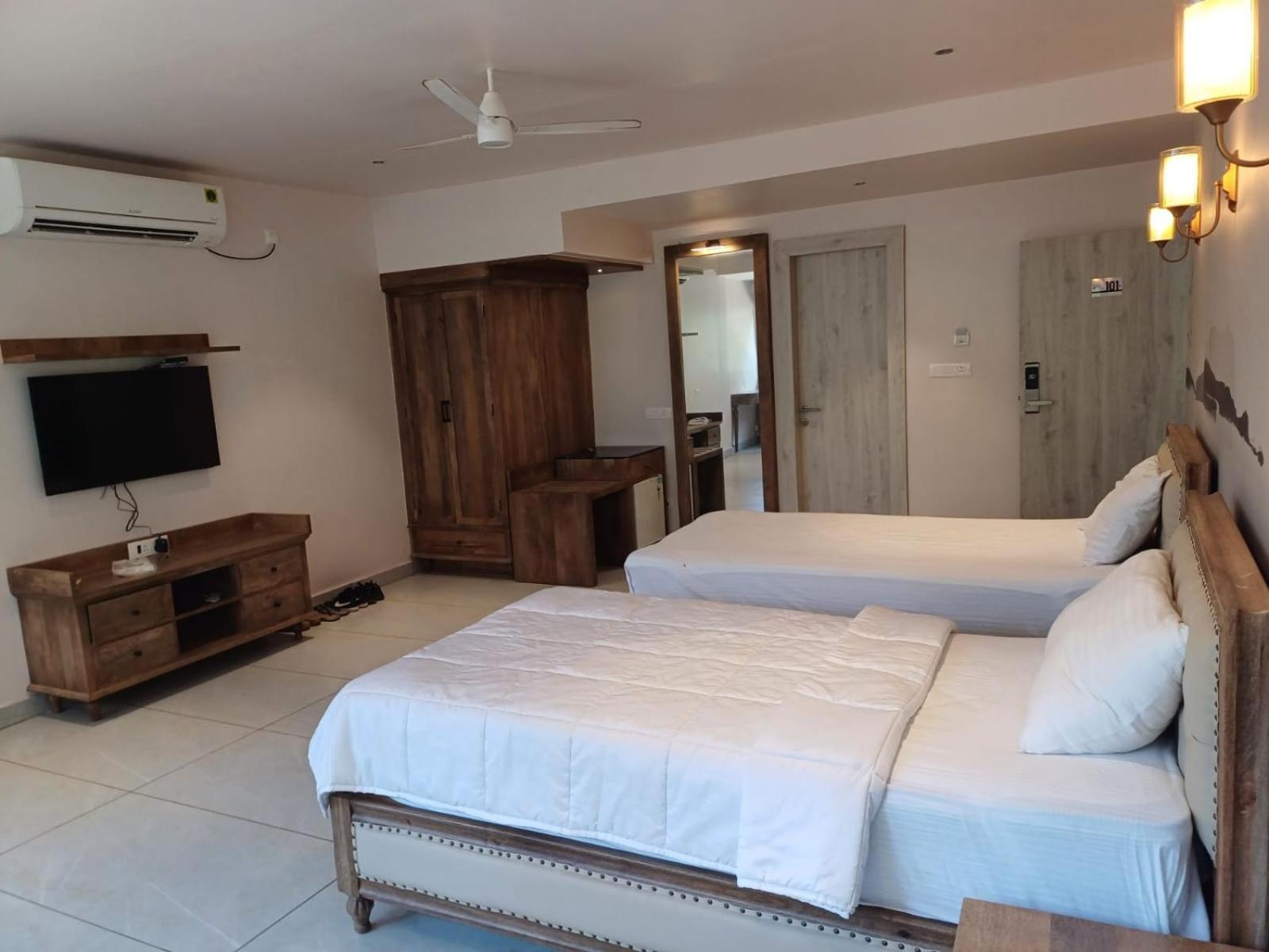 Ariena By Spree Hotels Goa 모르짐 외부 사진